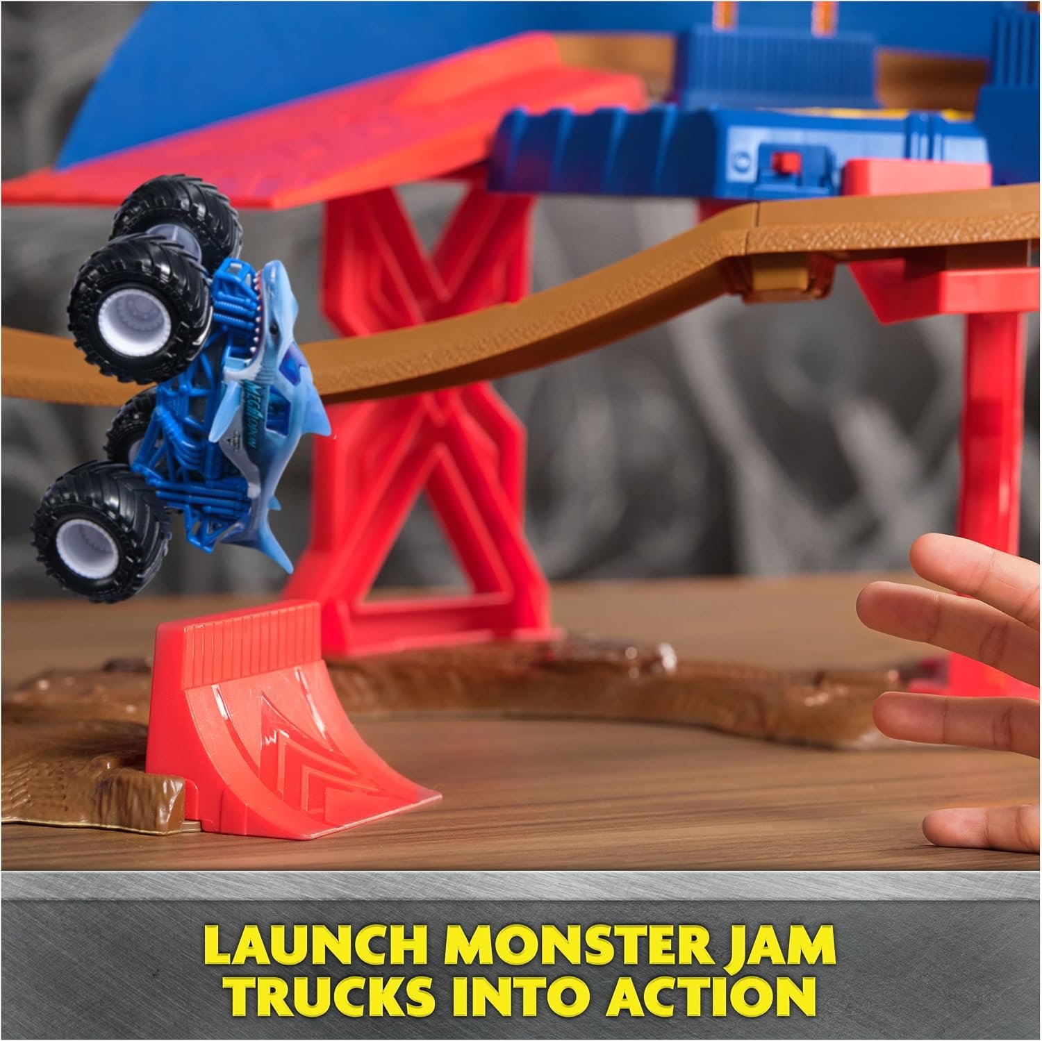 81i4px4nwBL._AC_SL1500_ Monster Jam, Supercharge Speedway Playset, Megalodon and El Toro Loco Die-Cast Monster Trucks, Light Up World Finals Track Kids Toys for Boys Ages 3+